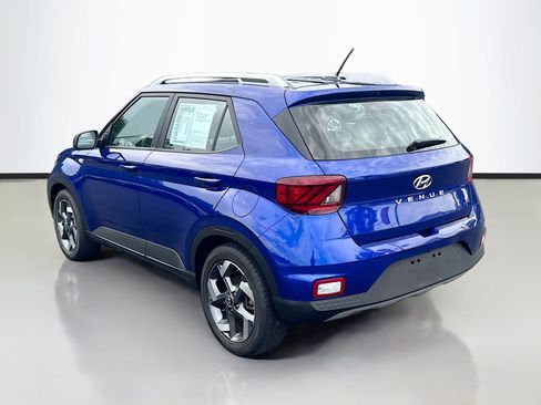 Used 2023 Hyundai Venue Limited FWD image 5