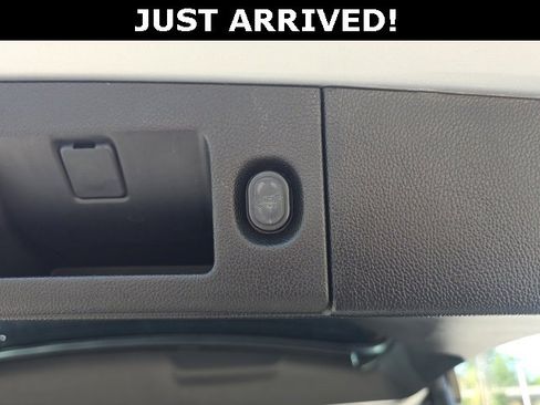 Used 2017 Cadillac Escalade Premium Luxury image 8