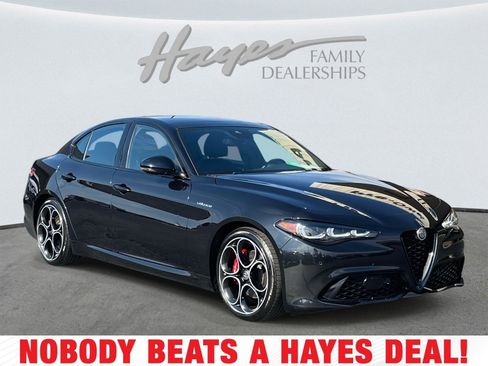 Used 2024 Alfa Romeo Giulia Veloce image 1