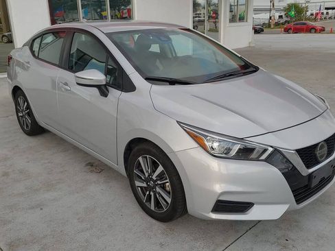 Used 2021 Nissan Versa SV FWD image 3