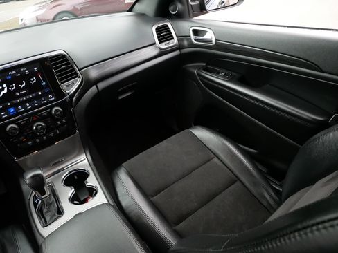 Used 2022 Jeep Grand Cherokee Laredo X AWD/4WD image 11