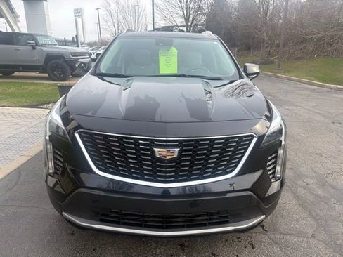 Used 2022 Cadillac XT4 Premium Luxury w/ Enhanced Visibility Package image 2