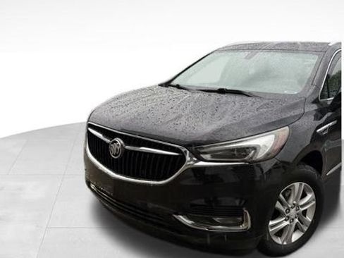 Used 2018 Buick Enclave Essence w/ Trailering Package FWD image 2