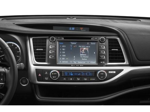 Used 2019 Toyota Highlander XLE FWD image 11