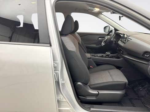 Used 2023 Nissan Rogue SV AWD/4WD image 16