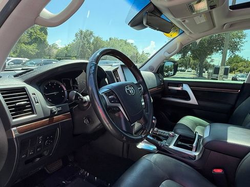 Used 2019 Toyota Land Cruiser w/ Four Season Floor Mat Package AWD/4WD image 35