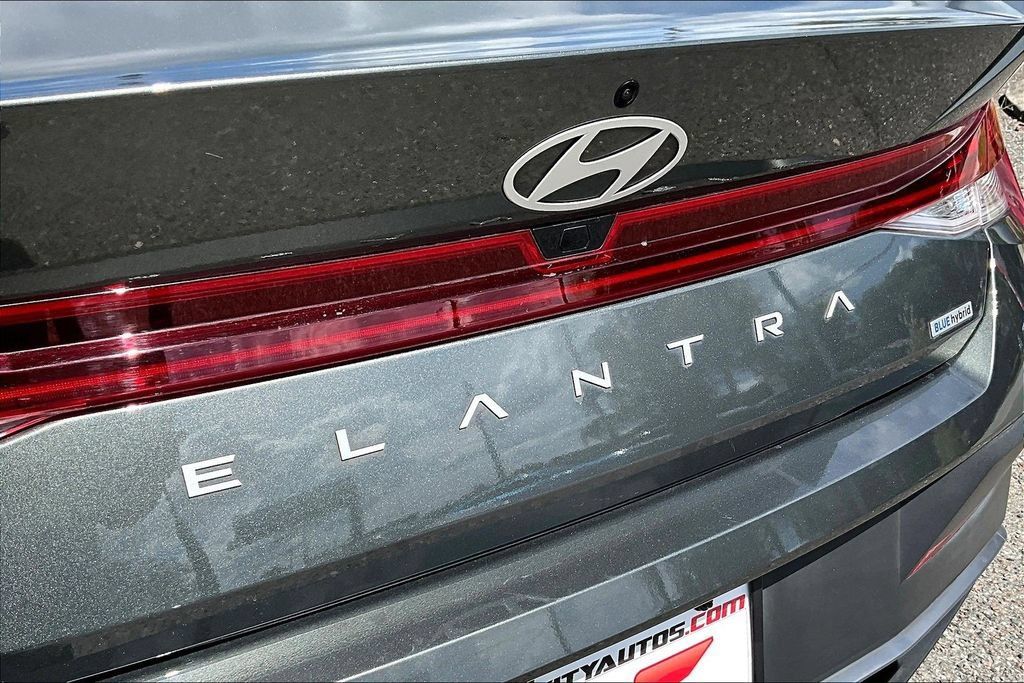 Used 2024 Hyundai Elantra Blue FWD image 23