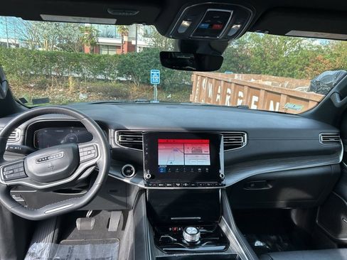 Used 2024 Jeep Wagoneer L Series II w/ Flexible Seating Group AWD/4WD image 21