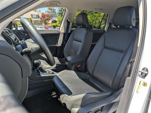 Used 2022 Volkswagen Tiguan SE AWD/4WD image 24