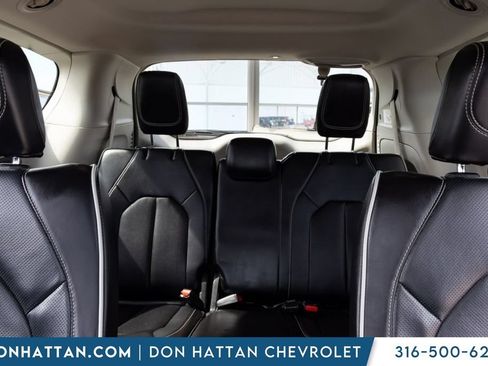 Used 2023 Chrysler Pacifica Limited FWD image 19