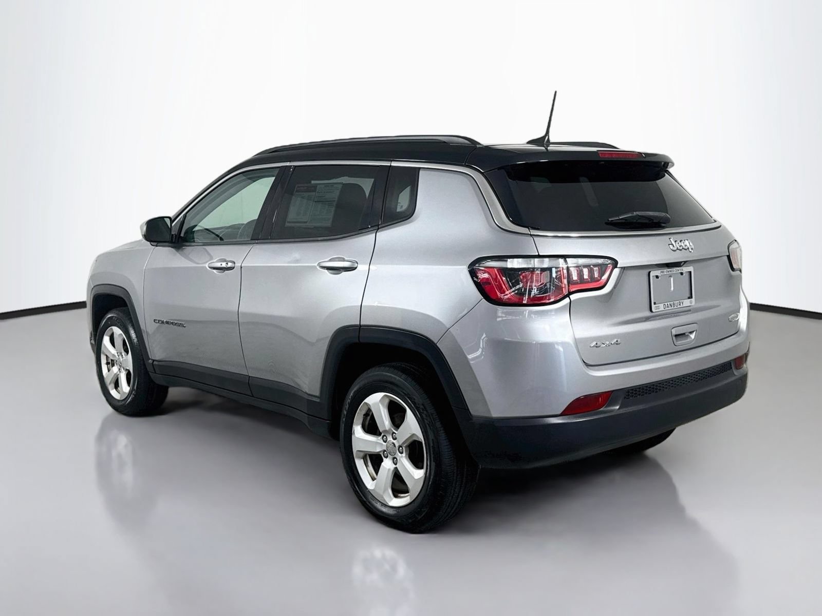 Used 2019 Jeep Compass Latitude w/ Popular Equipment Group AWD/4WD image 3