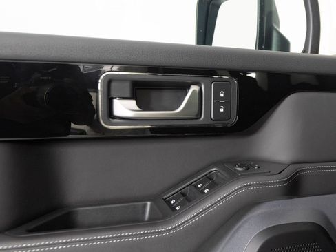 Used 2025 INEOS Grenadier Fieldmaster Edition AWD/4WD image 13