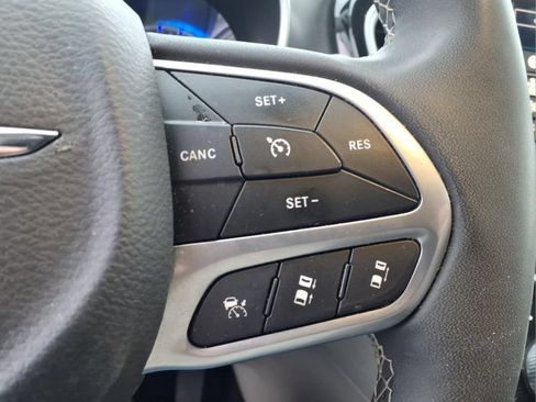 Used 2024 Chrysler Pacifica Touring-L FWD image 20
