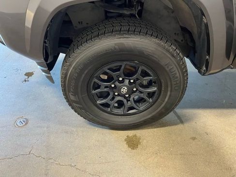 Used 2022 Toyota Tacoma SR5 w/ Black Out Package (TMS) AWD/4WD image 26