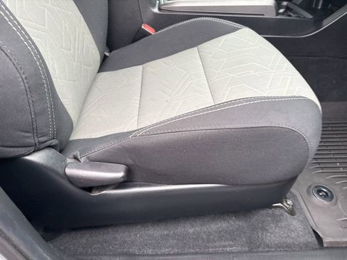 Used 2022 Toyota Tacoma TRD Sport image 19