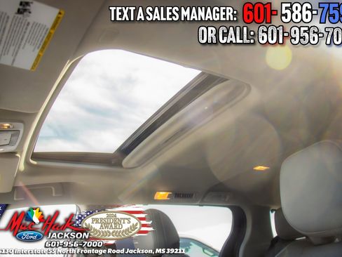 Used 2022 Toyota Sienna Limited image 15