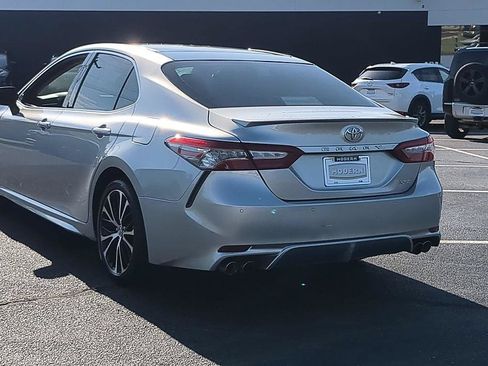Used 2018 Toyota Camry XSE FWD image 2