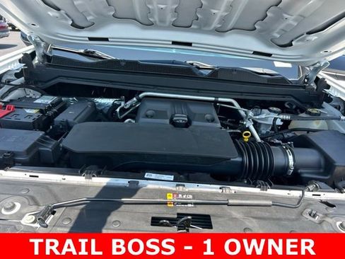 Used 2023 Chevrolet Colorado Trail Boss w/ Technology Package image 11