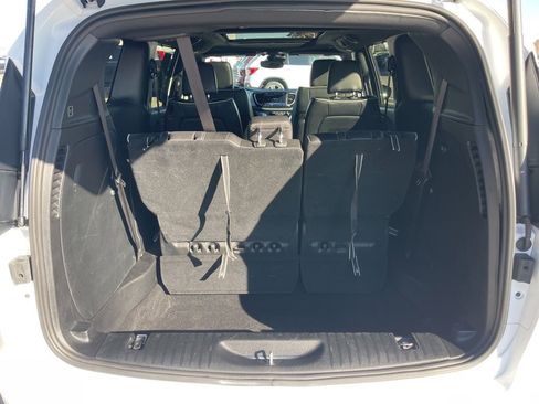 Used 2025 Chrysler Pacifica Limited image 12