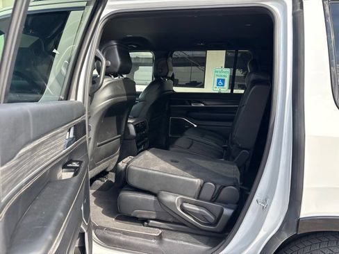 Used 2024 Jeep Wagoneer Series II w/ Flexible Seating Group AWD/4WD image 25