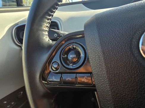 Used 2021 Toyota Prius Prime XLE image 31