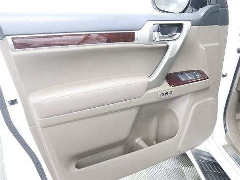 Used 2019 Lexus GX 460 Luxury AWD/4WD image 14