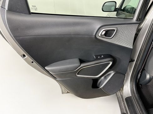 Used 2025 Kia Soul LX w/ LX Technology Package image 25
