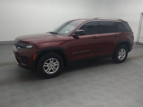 Used 2023 Jeep Grand Cherokee Laredo RWD image 2