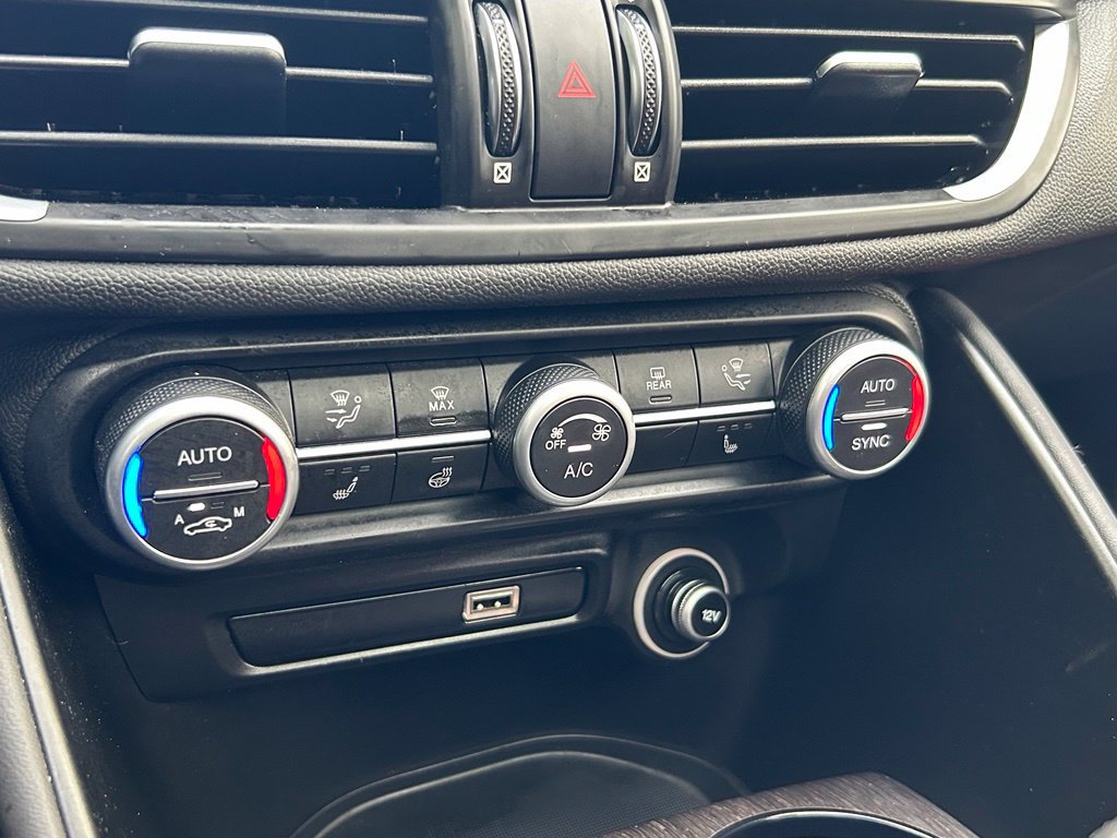 Used 2022 Alfa Romeo Giulia Ti RWD image 21