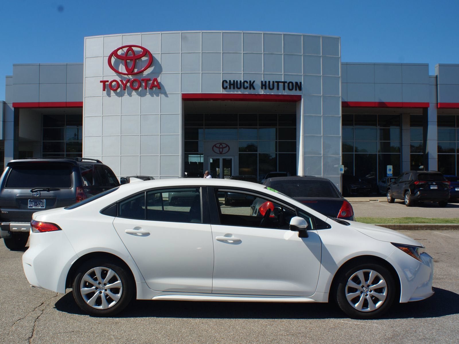 Used 2024 Toyota Corolla LE FWD image 1