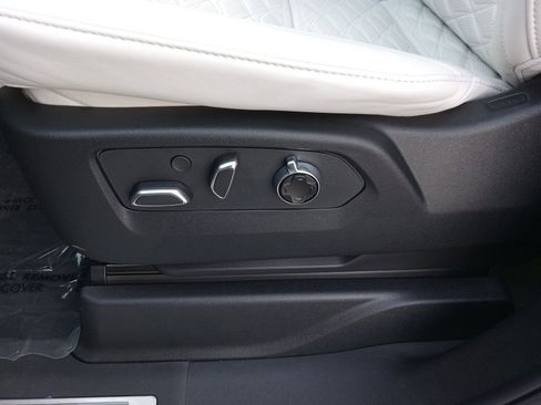 Used 2026 Cadillac Escalade Platinum Sport w/ LPO, ONYX Package image 12