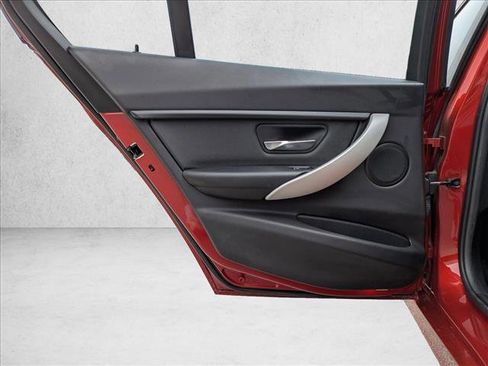 Used 2018 BMW 320i xDrive Sedan image 16