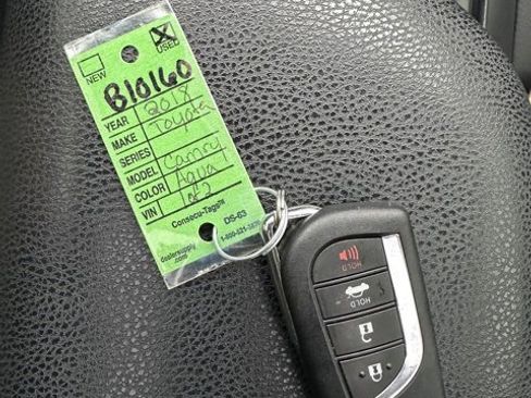 Certified 2018 Toyota Camry SE w/ Moonroof Package image 23