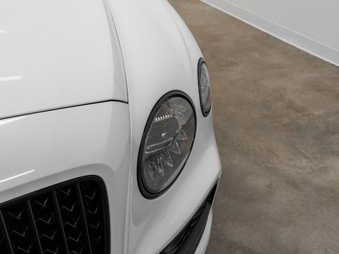 Used 2022 Bentley Flying Spur Plug-In Hybrid image 16