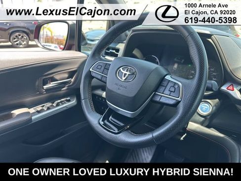 Used 2021 Toyota Sienna XSE w/ XSE Plus Package FWD image 12