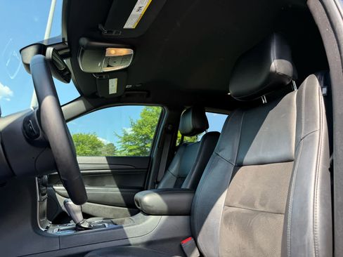 Used 2020 Jeep Grand Cherokee Altitude image 23