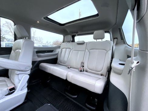 Used 2022 Jeep Wagoneer Series III w/ Premium Group I image 22