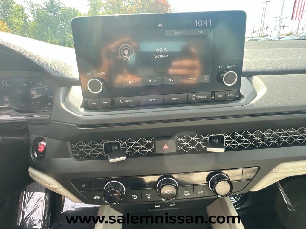 Used 2024 Honda Accord EX image 11