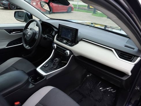 Used 2022 Toyota RAV4 XLE AWD/4WD image 27