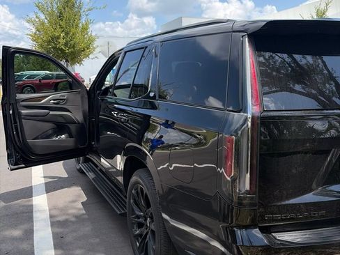 Used 2024 Cadillac Escalade Sport Platinum w/ LPO, ONYX Package AWD/4WD image 4
