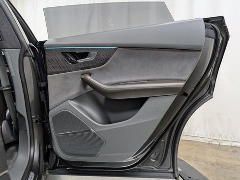 Used 2019 Audi Q8 Prestige w/ Luxury Package image 23