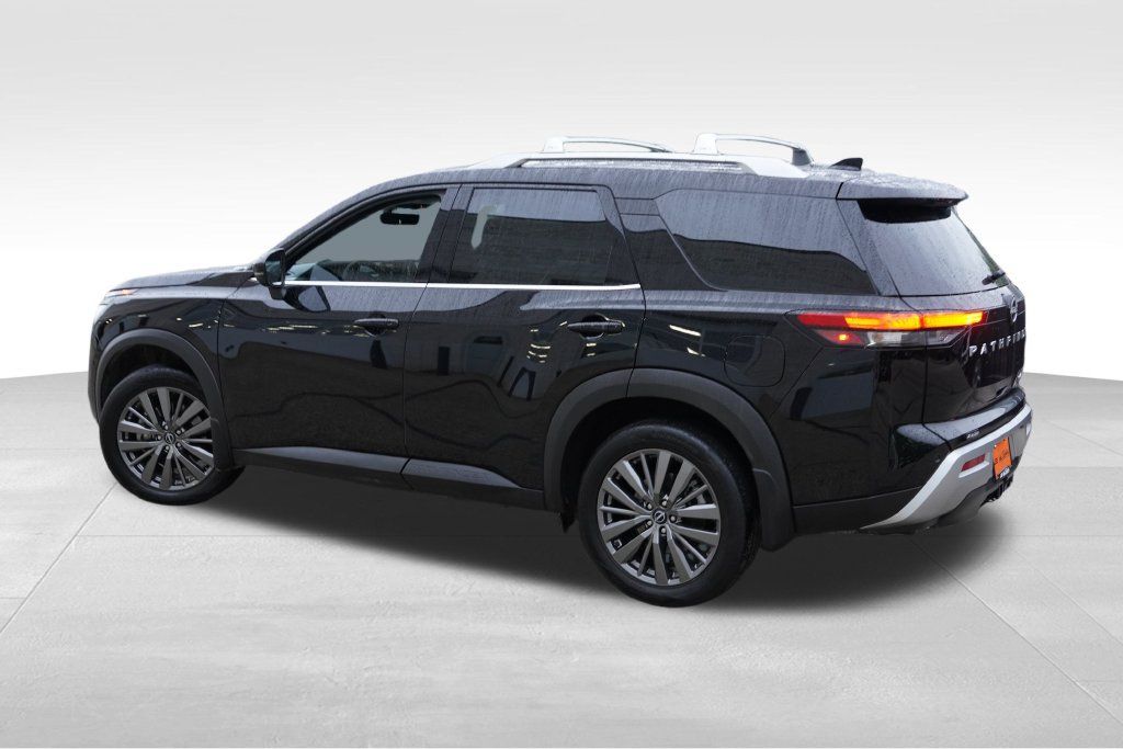 Used 2024 Nissan Pathfinder SL w/ SL Premium Package AWD/4WD image 8