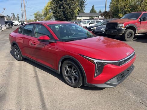 Used 2025 Kia K4 LXS image 1