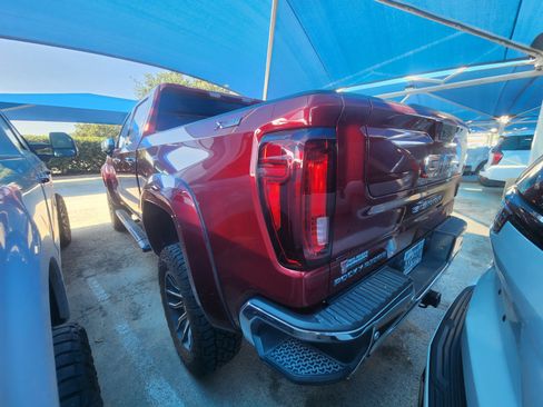 Used 2021 GMC Sierra 1500 SLT w/ SLT Premium Plus Package AWD/4WD image 4