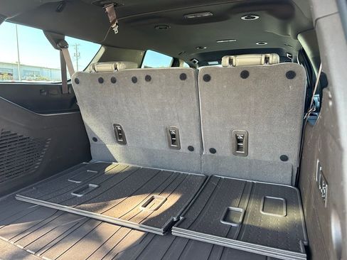 Used 2022 Chevrolet Suburban LT w/ Luxury Package image 42