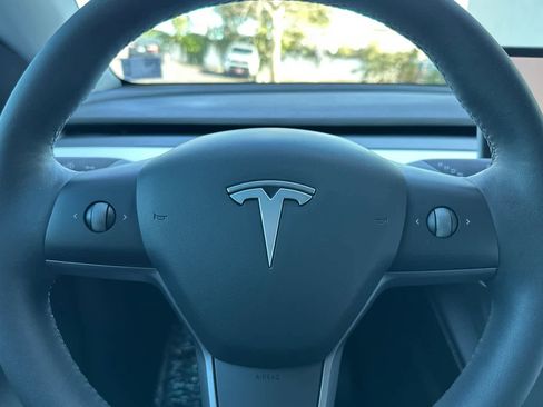 Used 2021 Tesla Model Y Long Range image 25