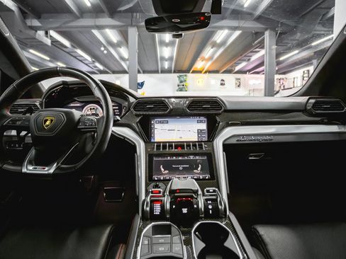 Used 2021 Lamborghini Urus image 38