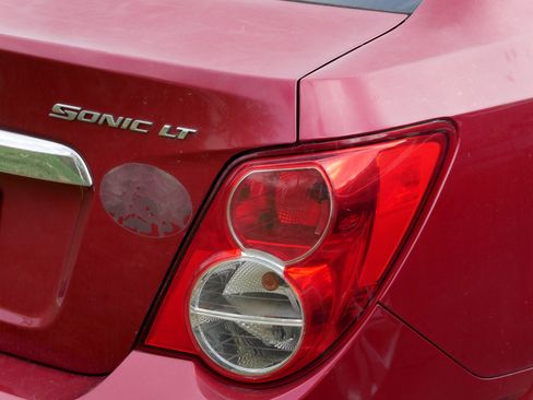 Used 2015 Chevrolet Sonic LT FWD image 8