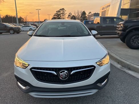 Used 2019 Buick Regal Essence w/ Sights and Sounds Package image 2