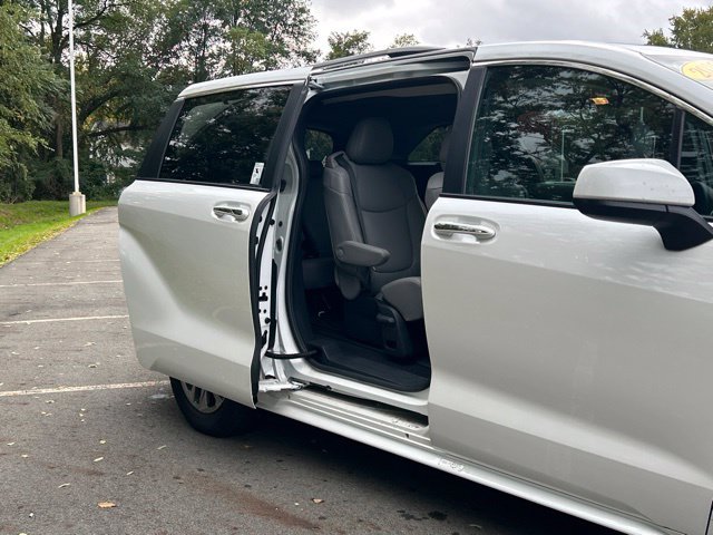 Used 2026 Toyota Sienna XLE AWD/4WD image 22